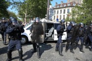 Francijā protestē pret Makronu - 14