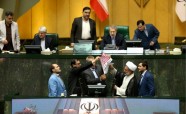Irānas parlamentā sadedzina ASV karogu - 2