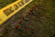 Sēro par bojāgājušajiem Teksasas vidusskolas apšaudē - 6