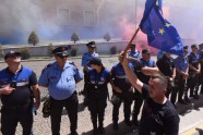 Albānijas opozīcijas atbalstītāji pieprasa premjera atkāpšanos - 5