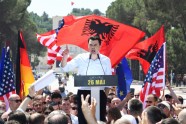 Albānijas opozīcijas atbalstītāji pieprasa premjera atkāpšanos - 8