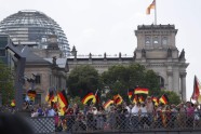 AfD atbalstītāju un viņu pretinieku demonstrācija Berlīnē - 10