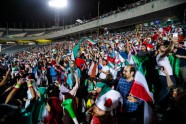 Sievietes no Irānas fano par futbolu Teherānā - 4
