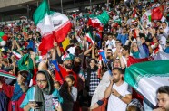 Sievietes no Irānas fano par futbolu Teherānā - 5