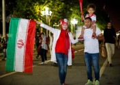 Sievietes no Irānas fano par futbolu Teherānā - 6