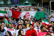 Sievietes no Irānas fano par futbolu Teherānā - 7