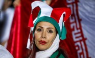 Sievietes no Irānas fano par futbolu Teherānā - 8
