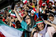 Sievietes no Irānas fano par futbolu Teherānā - 10