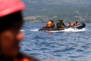 Indonēzijā turpinās meklēšanas darbi prāmja katastrofas vietā - 7