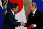 Putins tiekas ar Dienvidkorejas prezidentu Munu Džēinu - 4