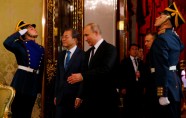 Putins tiekas ar Dienvidkorejas prezidentu Munu Džēinu - 6