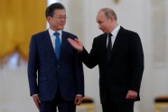 Putins tiekas ar Dienvidkorejas prezidentu Munu Džēinu - 7
