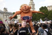 Londonas ielās pret Trampa vizīti protestē 250 tūkstoši - 5