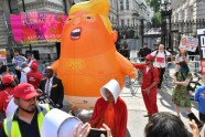 Londonas ielās pret Trampa vizīti protestē 250 tūkstoši - 13