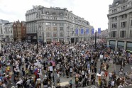 Londonas ielās pret Trampa vizīti protestē 250 tūkstoši - 15