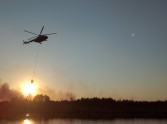  Kā NBS no helikoptera dzēš meža ugunsgrēku Valdgales pagastā - 1