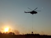  Kā NBS no helikoptera dzēš meža ugunsgrēku Valdgales pagastā - 2
