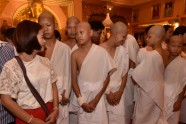 Taizemes alās izglābtos puišus iesvēta budistu ceremonijā - 21