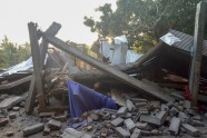 Zemestrīcē Indonēzijas Lombokas salā bojā gājuši 10 cilvēki - 3