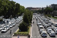 Taksisti uzsākuši beztermiņa streikus Spānijas ielās - 1