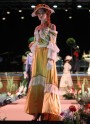 Jūgendstila tērpu modes parāde pārsteidz ar krāšņiem tērpiem un aksesuāriem - 58