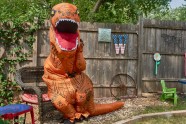 Dinozaurs pārdod mājas - 9