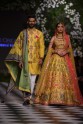 Kāzu tērpi Pakistānas modes nedēļā - 11