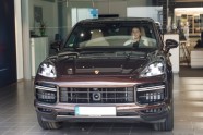 Jeļena Ostapenko saņem jaunu "Porsche" - 9