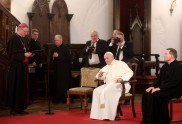 Pāvests Francisks tiekas ar senioriem Rīgā - 23