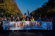 Berlīnē protests pret rasismu - 8