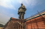 Indijā ceļ augstāko statuju pasaulē - 12