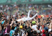Lūiss Hamiltons izcīna piekto F-1 čempiona titulu - 5