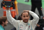 Lūiss Hamiltons izcīna piekto F-1 čempiona titulu - 13