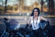 Anna Dzibuti fotosesija mamma motocikls  - 3