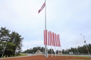 Jūrmalā paceļ valsts simtgadei veltītu Latvijas karogu - 13