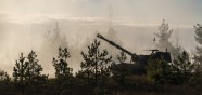 Latvijas armija rīta migliņā izmēģina jaunās haubices - 13