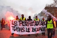 ‘Dzelteno vestu’ un policijas sadursmes Francijā - 1