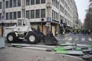 ‘Dzelteno vestu’ un policijas sadursmes Francijā - 2