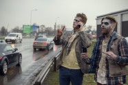 Zombiji īpašā misijā Rīgas ielās aicina nelietot mobilos telefonus pie stūres - 13