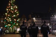 Iedzīvotāji Strasbūrā atvadās no apšaudē bojāgājušajiem - 3