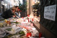 Iedzīvotāji Strasbūrā atvadās no apšaudē bojāgājušajiem - 9