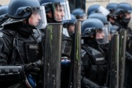 Francijā turpinās 'dzelteno vestu' protesti - 1