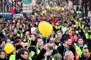Francijā turpinās 'dzelteno vestu' protesti - 9