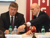 Latvija un Baltkrievija paraksta līgumu par pasaules hokeja čempionāta rīkošanu - 2