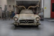 60 gadus nostāvējis 'Mercedes-Benz 300SL Gullwing' - 2