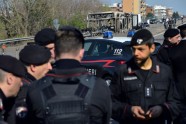 Itālija nolaupīts un aizdedzināts autobuss ar skolēniem - 8