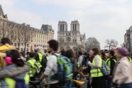 Francijas ielās atkal iziet "dzeltenās vestes" - 1