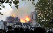 Parīzes Dievmātes katedrālē izcēlies ugunsgrēks - 2