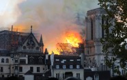 Parīzes Dievmātes katedrālē izcēlies ugunsgrēks - 8
