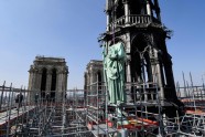 Parīzes Dievmātes katedrāle – statuju demontāža - 1